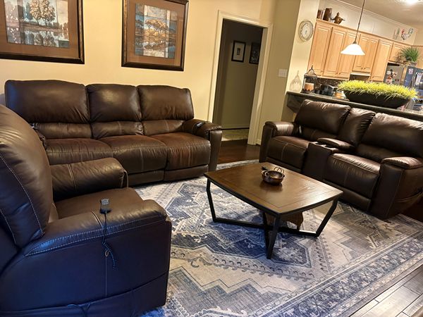 DON'T MISS OUT ON THIS GREAT SOFA SET